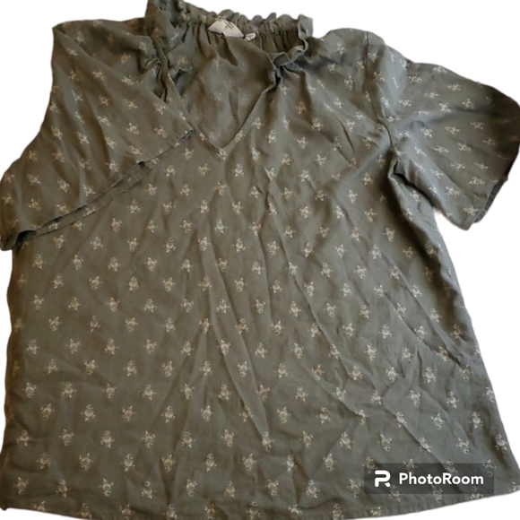 Candace Cameron Bure size small S top blo0use lightweight comfy - Picture 1 of 7